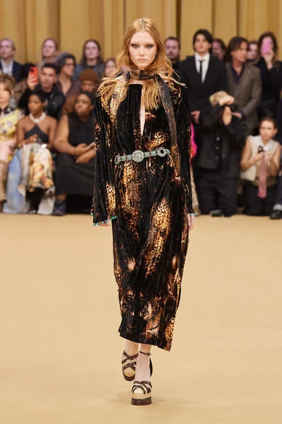 Look 10